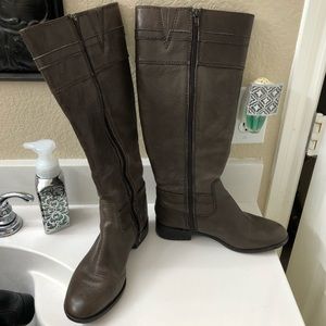 Ladies boots